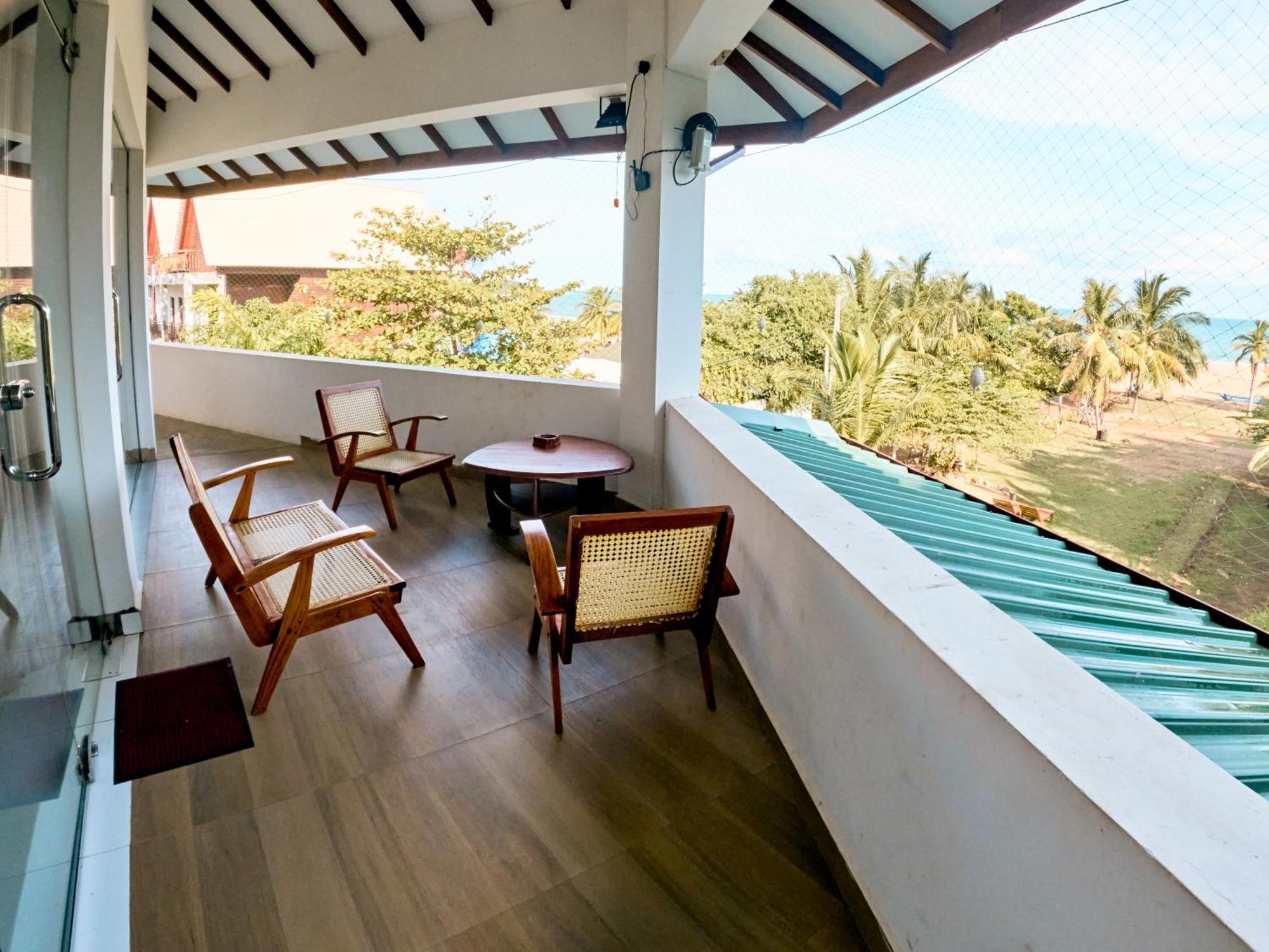 Baden Beach Hotel Kalkudah  Exterior photo