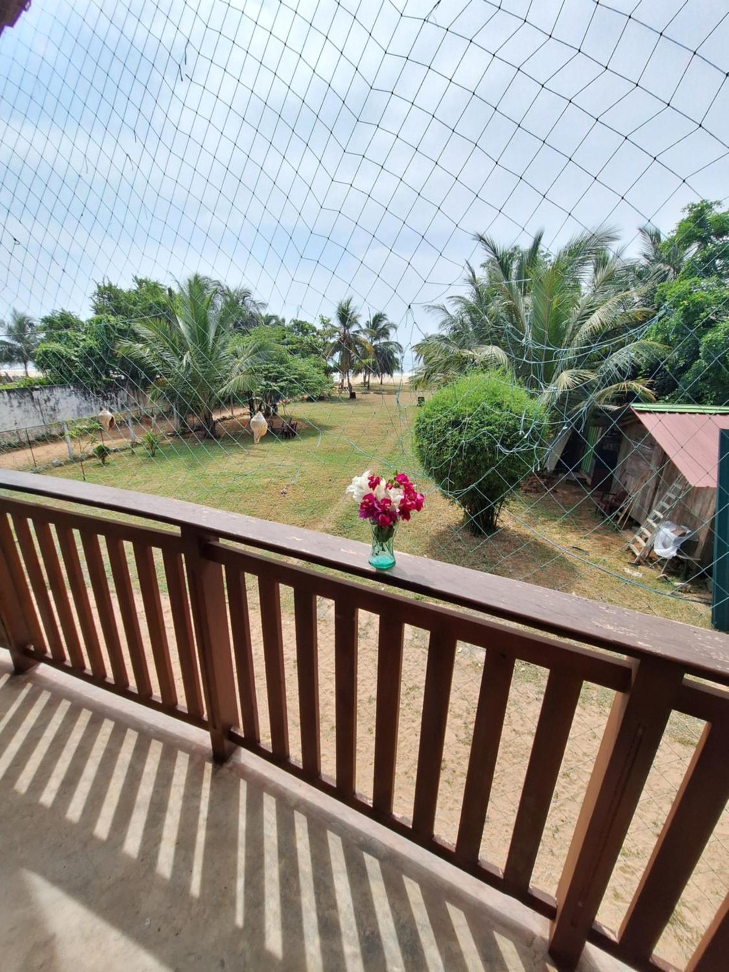 Baden Beach Hotel Kalkudah  Exterior photo