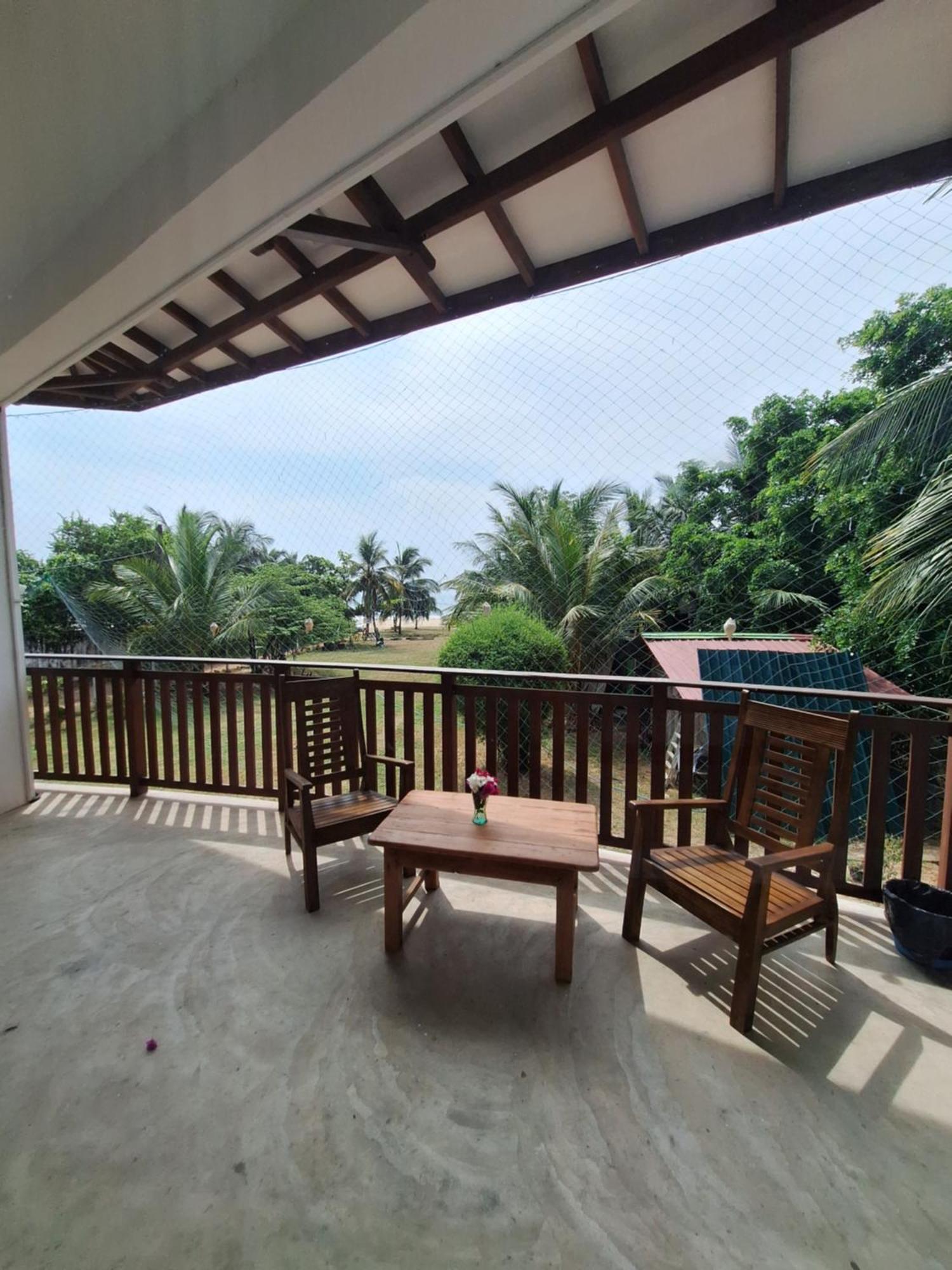 Baden Beach Hotel Kalkudah  Exterior photo